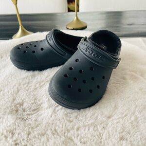 Crocs black shoes sz 1 youth fur lined